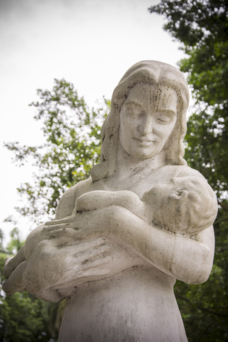 simbolos locales estatua madre